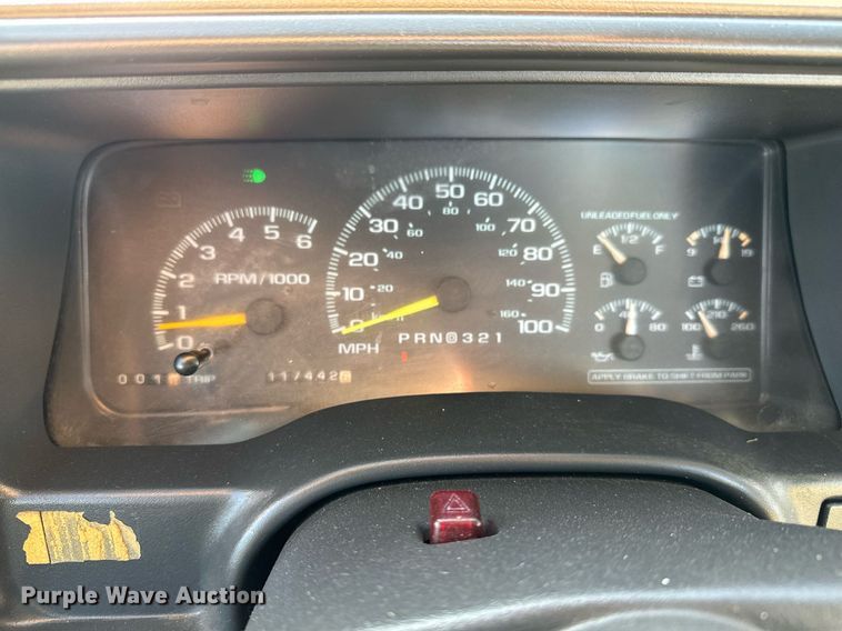 image for item GG9890 2001 Chevrolet Silverado 3500HD  utility bed pickup truck