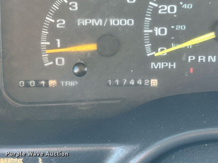 image for item GG9890 2001 Chevrolet Silverado 3500HD  utility bed pickup truck