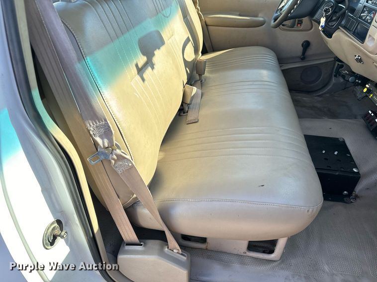 image for item GG9890 2001 Chevrolet Silverado 3500HD  utility bed pickup truck