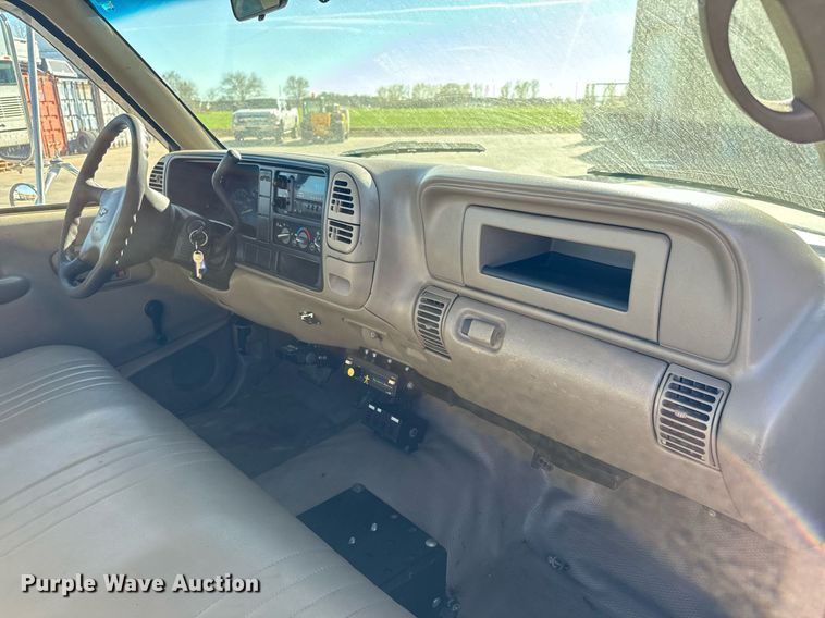 image for item GG9890 2001 Chevrolet Silverado 3500HD  utility bed pickup truck