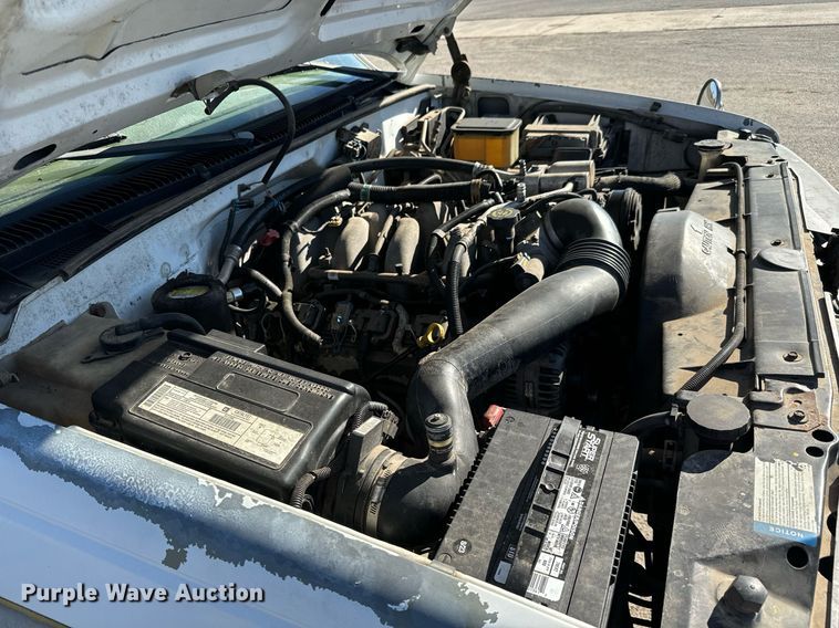 image for item GG9890 2001 Chevrolet Silverado 3500HD  utility bed pickup truck