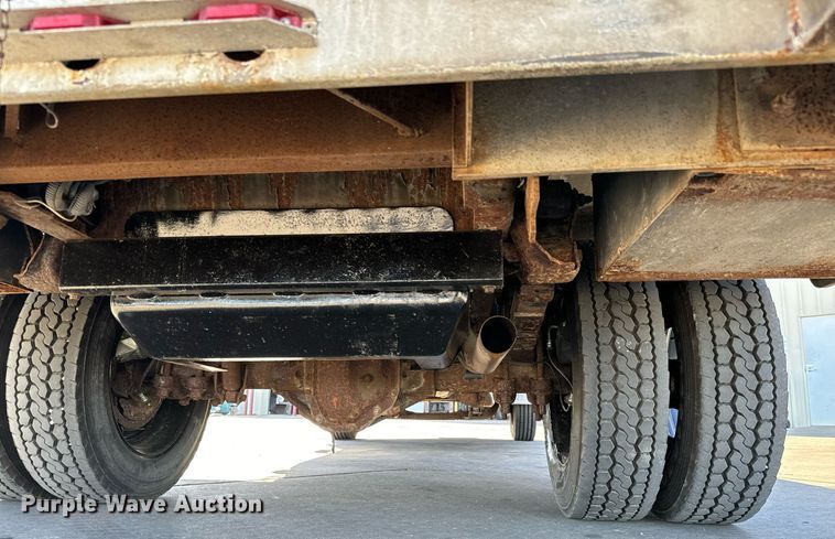 image for item GG9890 2001 Chevrolet Silverado 3500HD  utility bed pickup truck