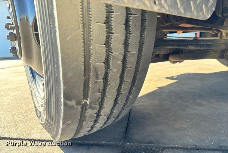 image for item GG9890 2001 Chevrolet Silverado 3500HD  utility bed pickup truck