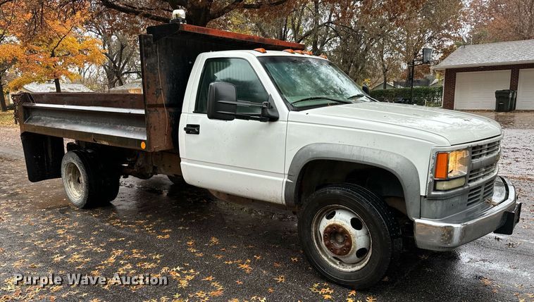 image for item GG9921 2002 Chevrolet Silverado 3500  dump bed pickup truck