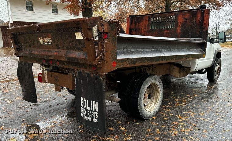 image for item GG9921 2002 Chevrolet Silverado 3500  dump bed pickup truck