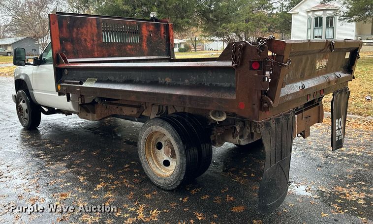 image for item GG9921 2002 Chevrolet Silverado 3500  dump bed pickup truck
