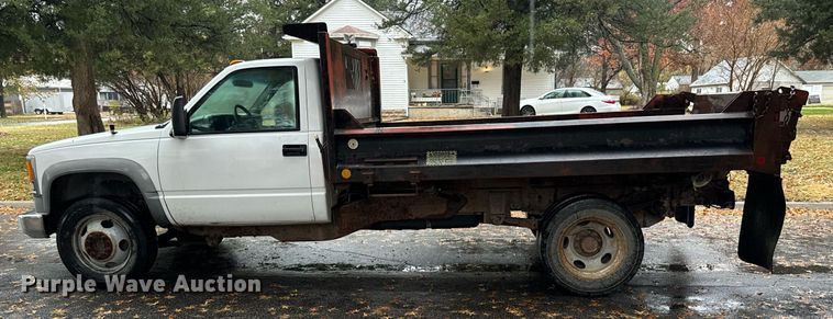 image for item GG9921 2002 Chevrolet Silverado 3500  dump bed pickup truck