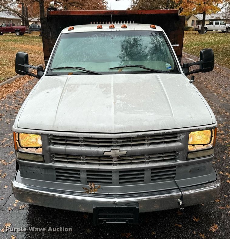 image for item GG9921 2002 Chevrolet Silverado 3500  dump bed pickup truck