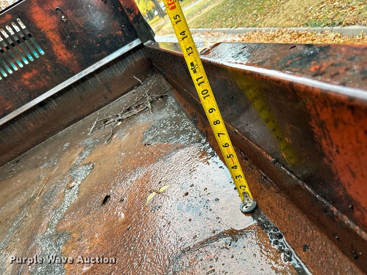 image for item GG9921 2002 Chevrolet Silverado 3500  dump bed pickup truck