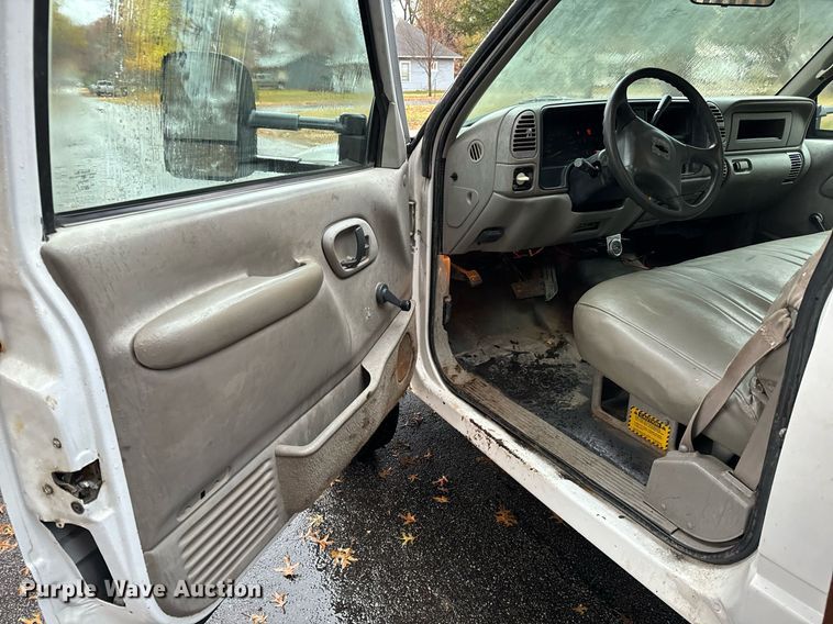 image for item GG9921 2002 Chevrolet Silverado 3500  dump bed pickup truck