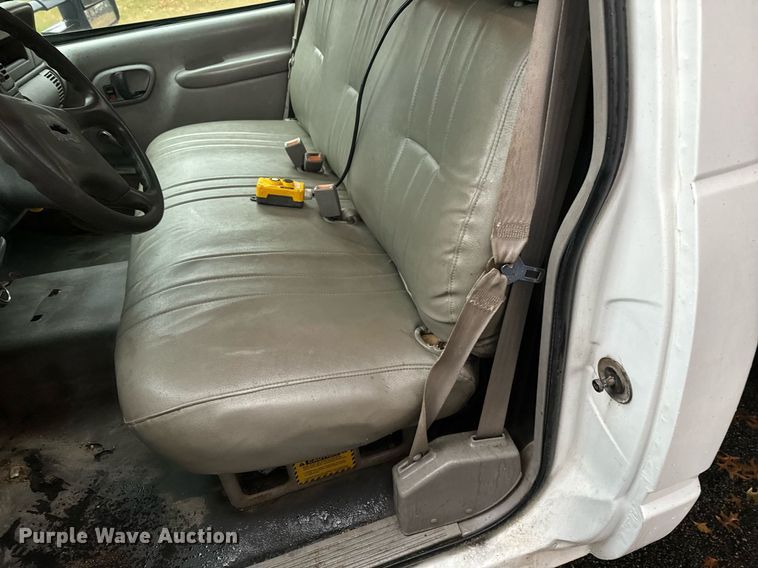 image for item GG9921 2002 Chevrolet Silverado 3500  dump bed pickup truck