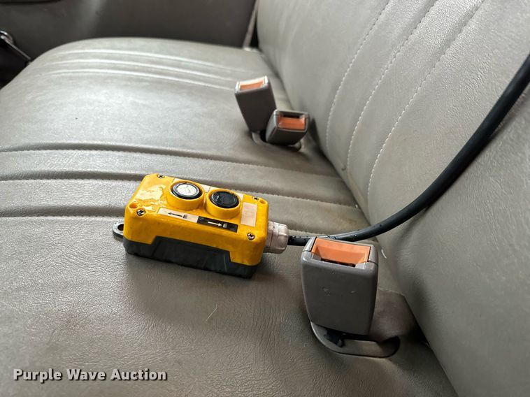 image for item GG9921 2002 Chevrolet Silverado 3500  dump bed pickup truck