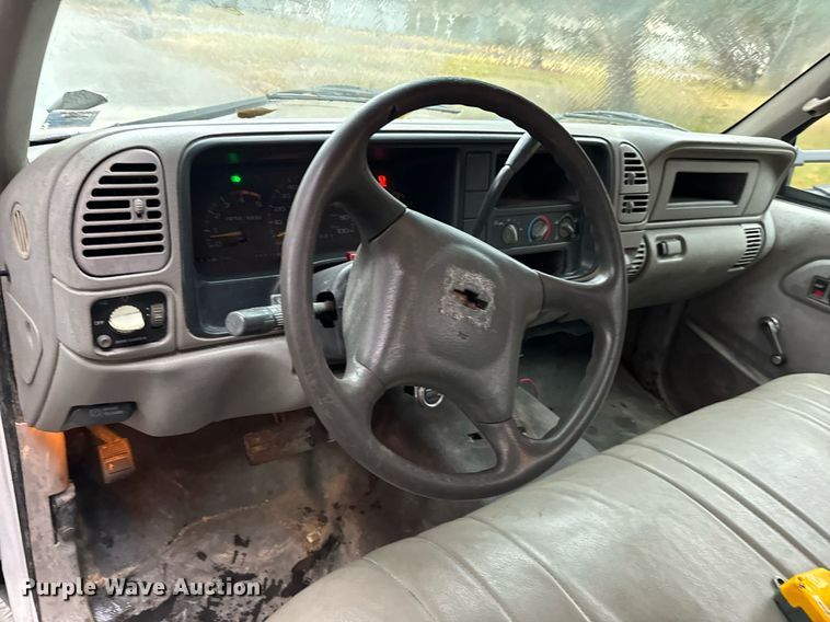 image for item GG9921 2002 Chevrolet Silverado 3500  dump bed pickup truck