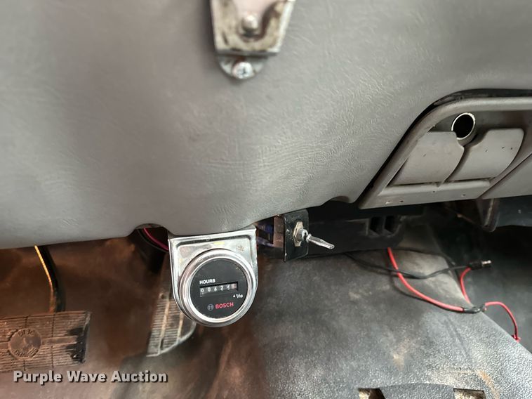 image for item GG9921 2002 Chevrolet Silverado 3500  dump bed pickup truck