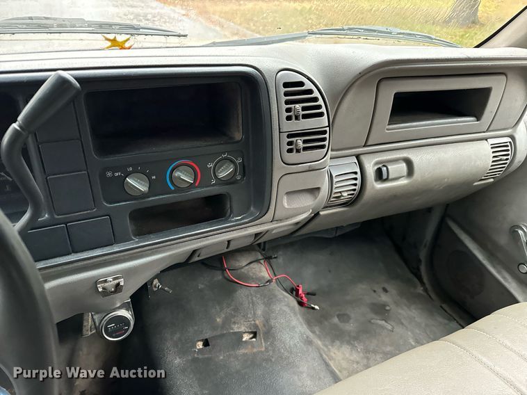 image for item GG9921 2002 Chevrolet Silverado 3500  dump bed pickup truck