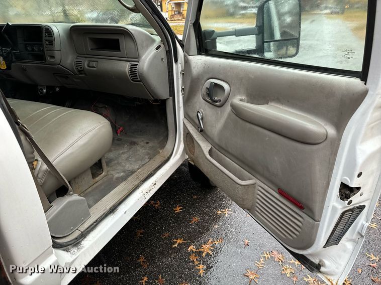 image for item GG9921 2002 Chevrolet Silverado 3500  dump bed pickup truck