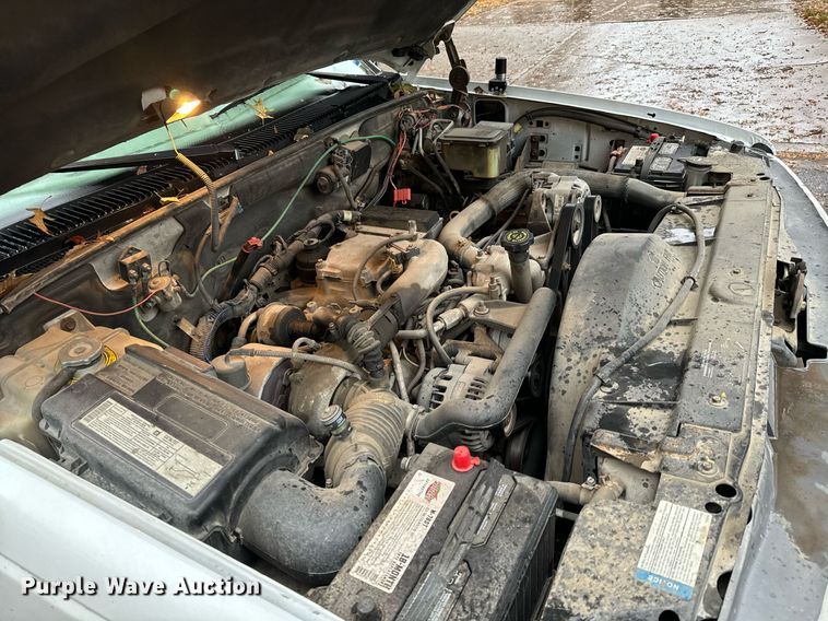 image for item GG9921 2002 Chevrolet Silverado 3500  dump bed pickup truck