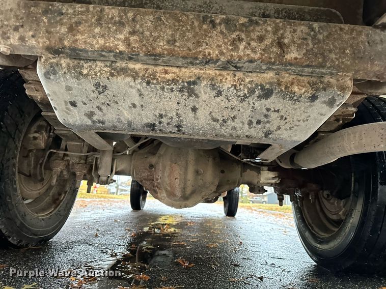 image for item GG9921 2002 Chevrolet Silverado 3500  dump bed pickup truck