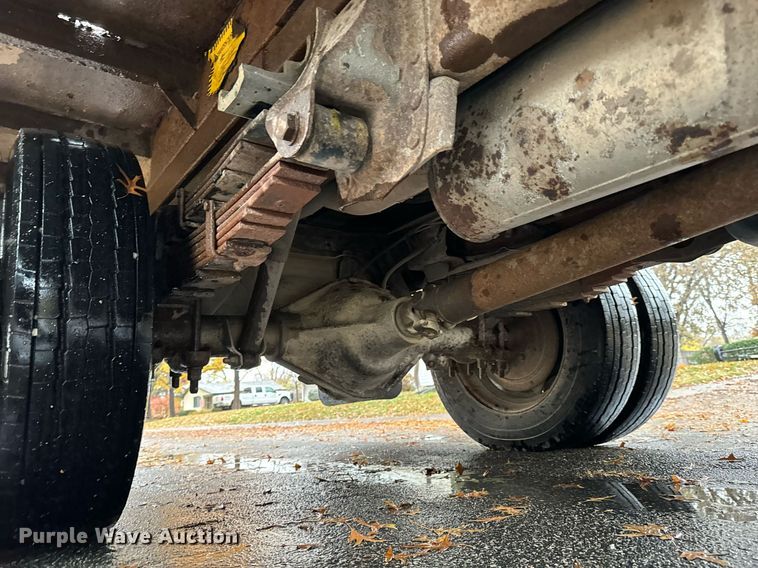 image for item GG9921 2002 Chevrolet Silverado 3500  dump bed pickup truck