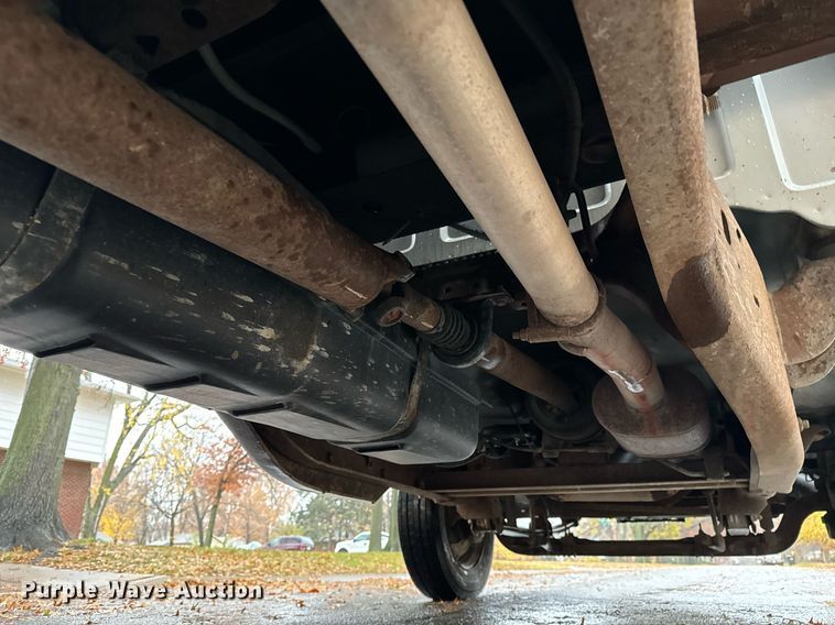 image for item GG9921 2002 Chevrolet Silverado 3500  dump bed pickup truck