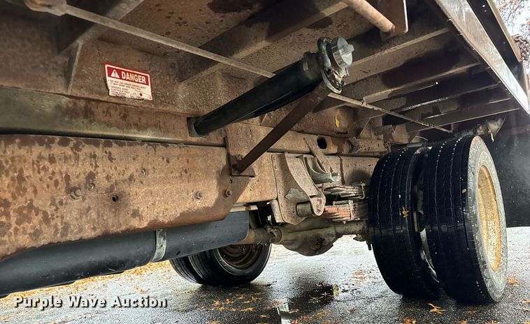 image for item GG9921 2002 Chevrolet Silverado 3500  dump bed pickup truck