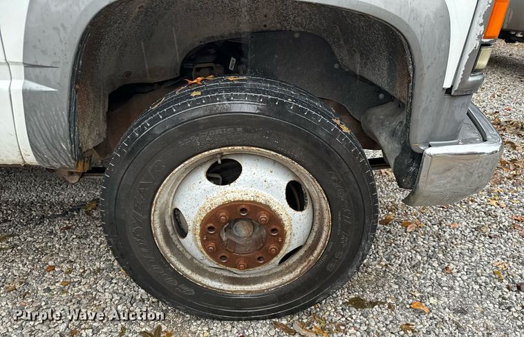 image for item GG9921 2002 Chevrolet Silverado 3500  dump bed pickup truck