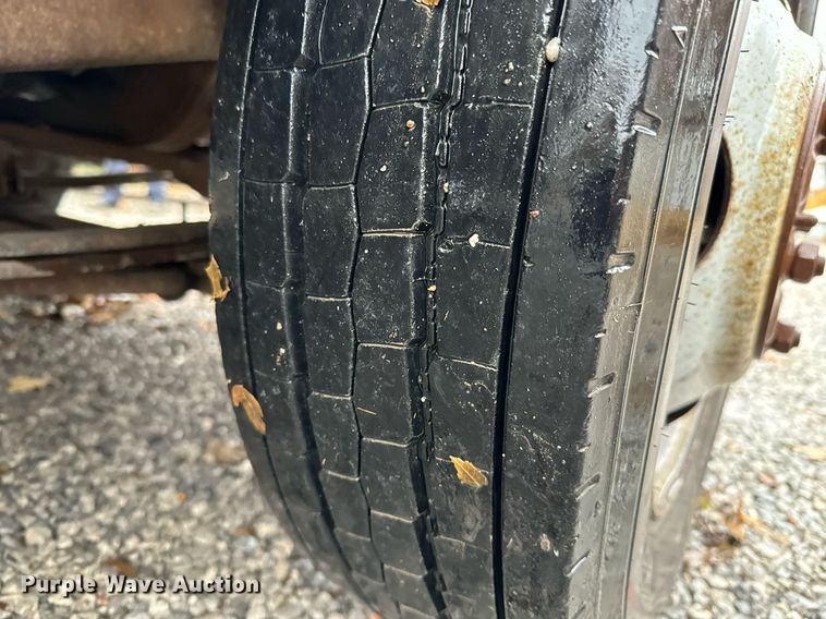 image for item GG9921 2002 Chevrolet Silverado 3500  dump bed pickup truck