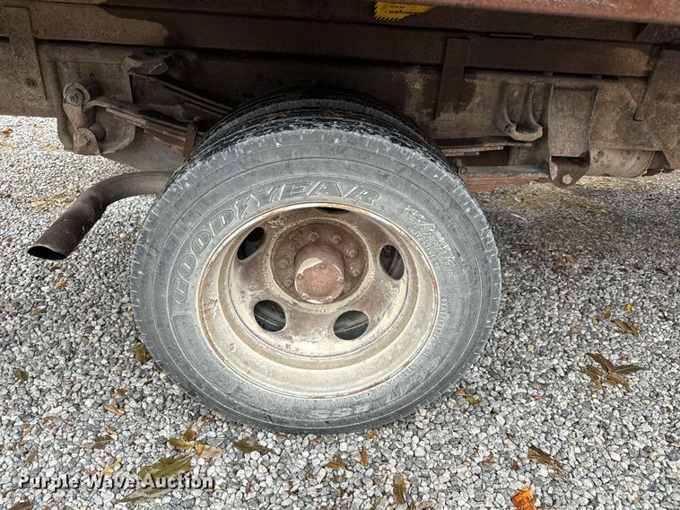 image for item GG9921 2002 Chevrolet Silverado 3500  dump bed pickup truck