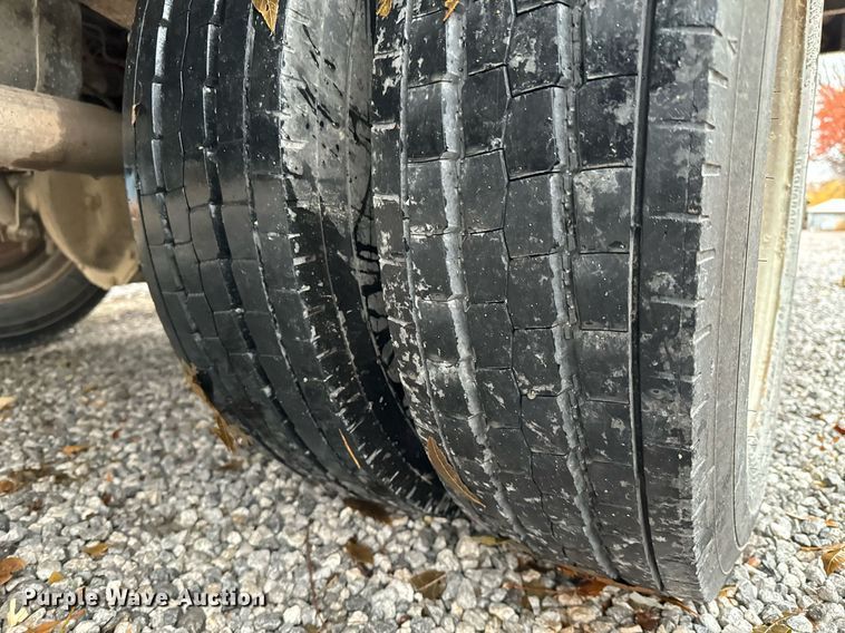 image for item GG9921 2002 Chevrolet Silverado 3500  dump bed pickup truck