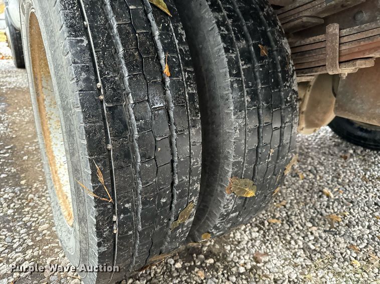 image for item GG9921 2002 Chevrolet Silverado 3500  dump bed pickup truck