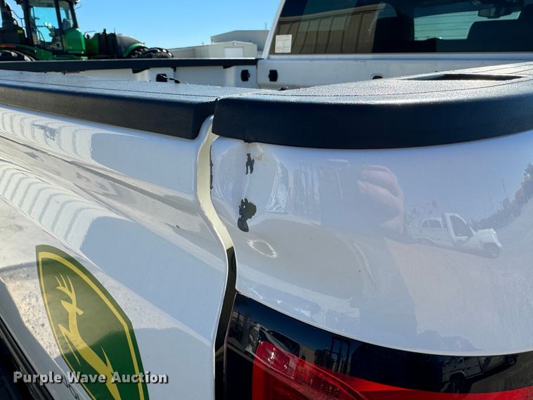 image for item GQ9229 2015 GMC Sierra 1500 SLT Crew Cab pickup truck