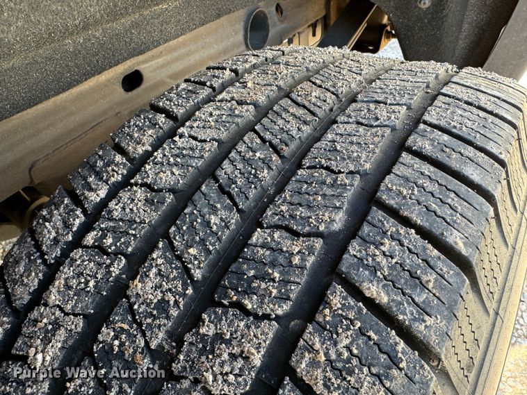 image for item GQ9229 2015 GMC Sierra 1500 SLT Crew Cab pickup truck