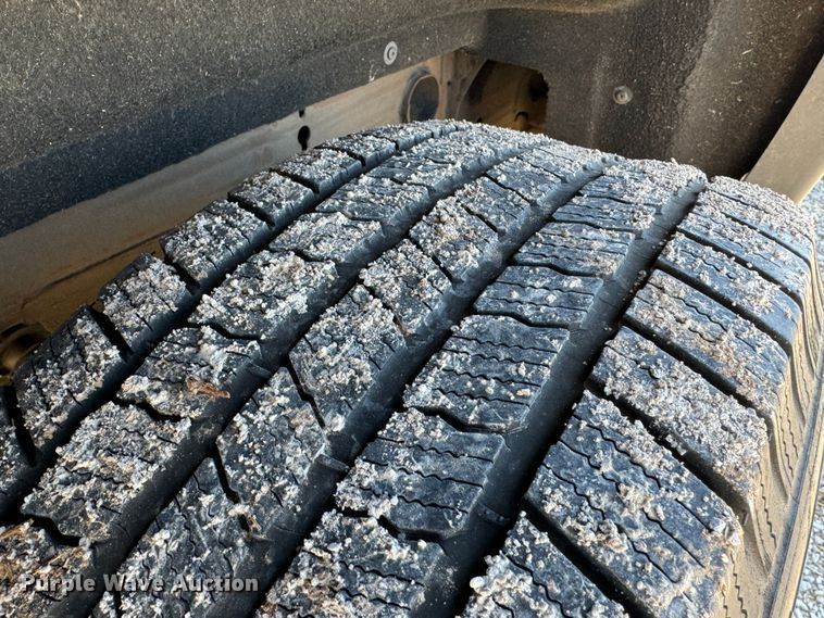 image for item GQ9229 2015 GMC Sierra 1500 SLT Crew Cab pickup truck