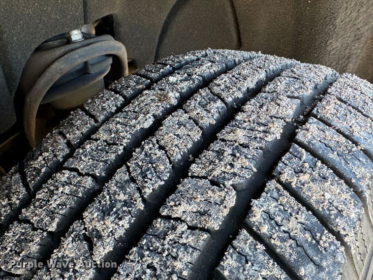 image for item GQ9229 2015 GMC Sierra 1500 SLT Crew Cab pickup truck