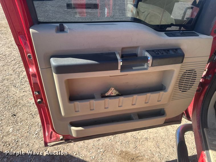 image for item IU9032 2008 Ford F250 Super Duty XLT  Crew Cab pickup truck