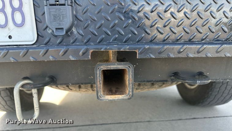 image for item IU9101 2017 Ford F350 Super Duty  Crew Cab flatbed pickup truck