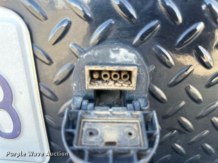 image for item IU9101 2017 Ford F350 Super Duty  Crew Cab flatbed pickup truck