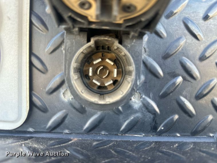 image for item IU9101 2017 Ford F350 Super Duty  Crew Cab flatbed pickup truck