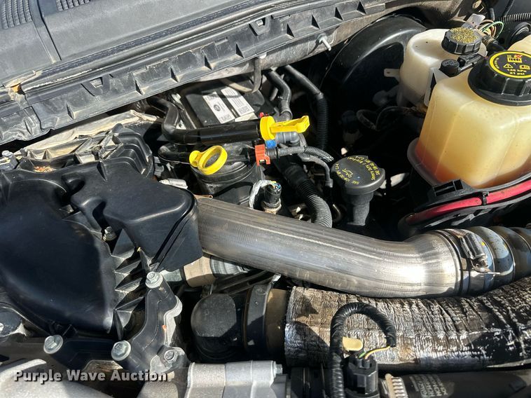 image for item IU9101 2017 Ford F350 Super Duty  Crew Cab flatbed pickup truck