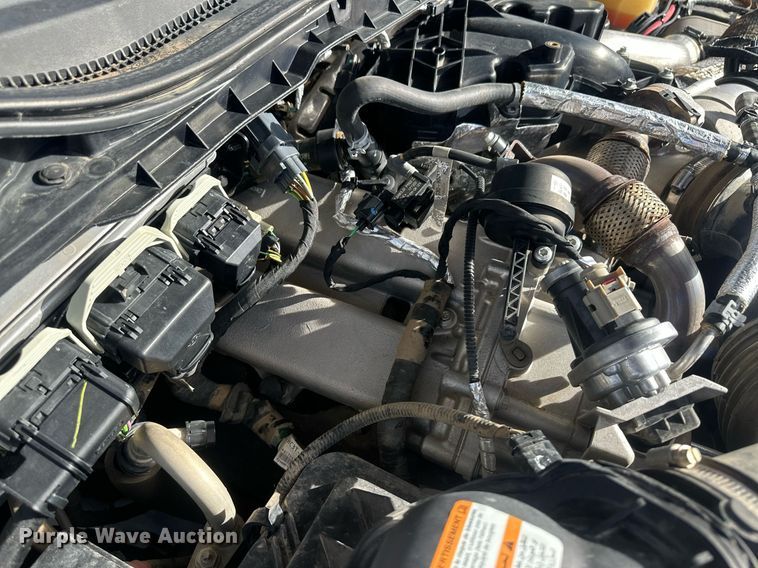 image for item IU9101 2017 Ford F350 Super Duty  Crew Cab flatbed pickup truck