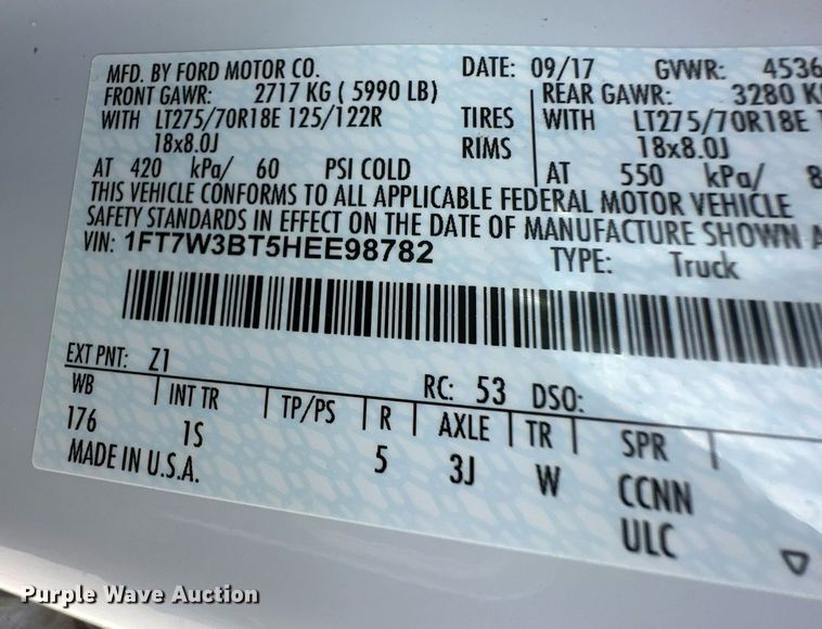 image for item IU9101 2017 Ford F350 Super Duty  Crew Cab flatbed pickup truck