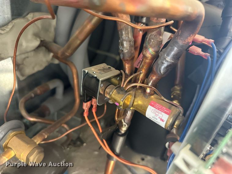 image for item IU9102 (2) heat pumps