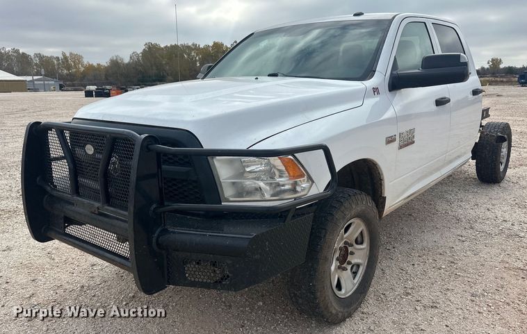 image for item IU9111 2014 Dodge Ram 2500HD  Crew Cab pickup truck cab and chassis