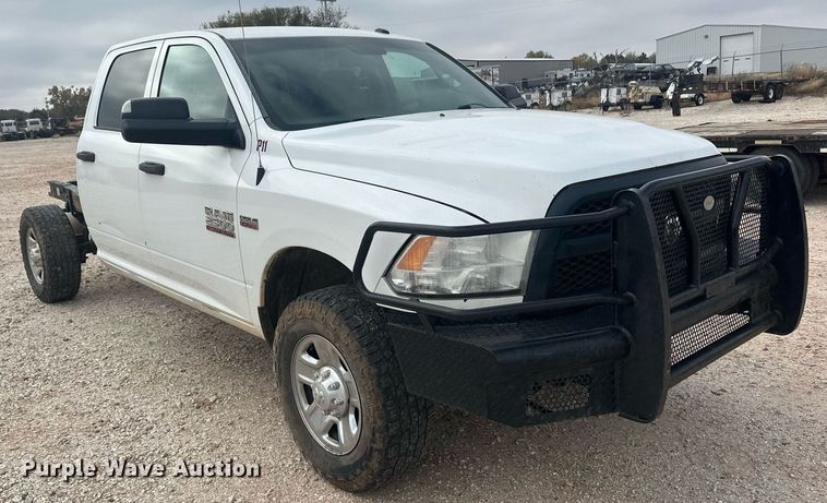 image for item IU9111 2014 Dodge Ram 2500HD  Crew Cab pickup truck cab and chassis