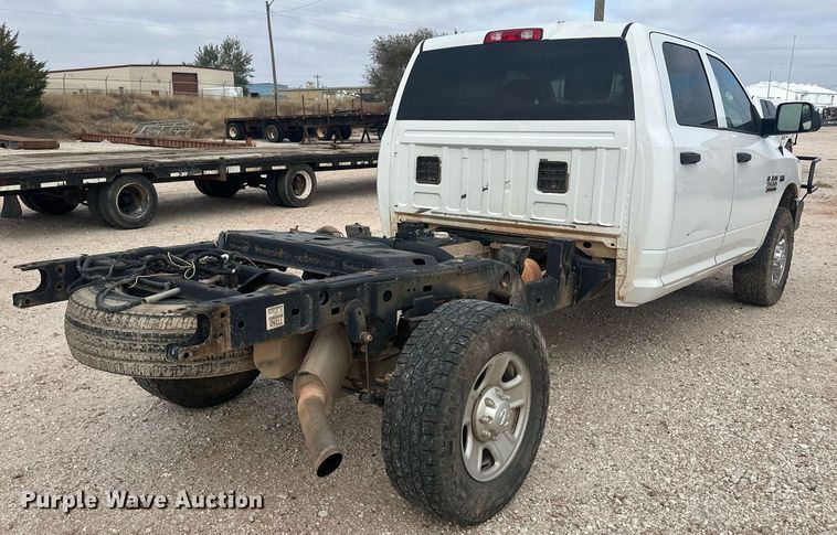 image for item IU9111 2014 Dodge Ram 2500HD  Crew Cab pickup truck cab and chassis