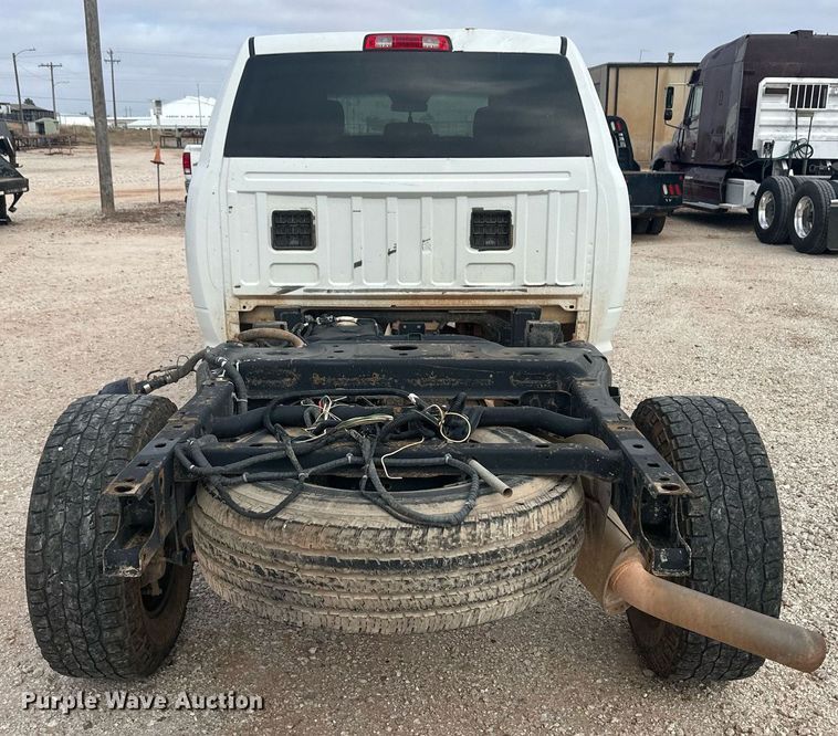 image for item IU9111 2014 Dodge Ram 2500HD  Crew Cab pickup truck cab and chassis