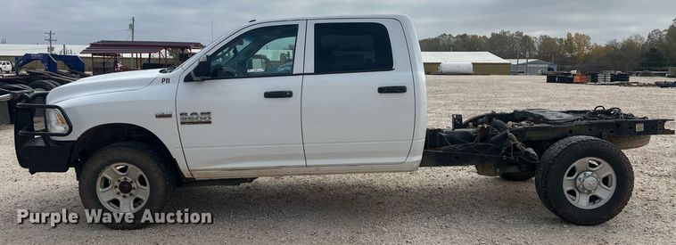 image for item IU9111 2014 Dodge Ram 2500HD  Crew Cab pickup truck cab and chassis