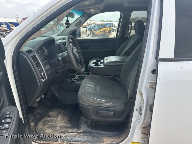 image for item IU9111 2014 Dodge Ram 2500HD  Crew Cab pickup truck cab and chassis