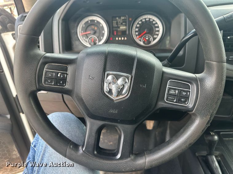 image for item IU9111 2014 Dodge Ram 2500HD  Crew Cab pickup truck cab and chassis