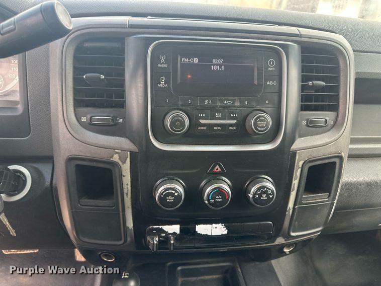 image for item IU9111 2014 Dodge Ram 2500HD  Crew Cab pickup truck cab and chassis